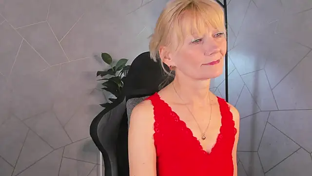 Snapshot of Julie_Lucas chatting on 14, 5, 2026 Julie Lucas online show from 14, 5, 2026