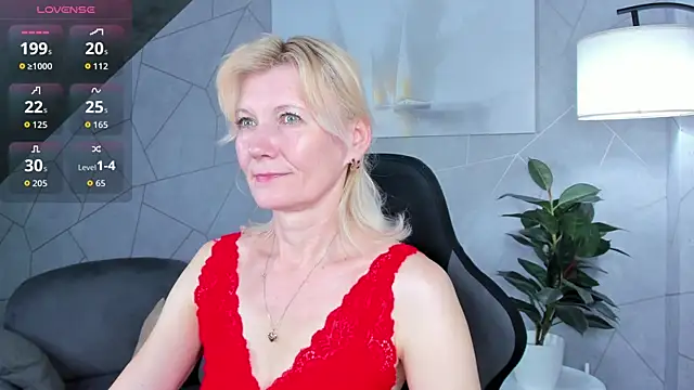 Snapshot of Julie_Lucas chatting on 10, 6, 2026 Julie Lucas online show from 10, 6, 2026