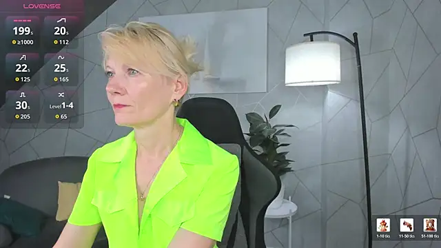 Snapshot of Julie_Lucas chatting on 10, 6, 2026 Julie Lucas online show from 10, 6, 2026