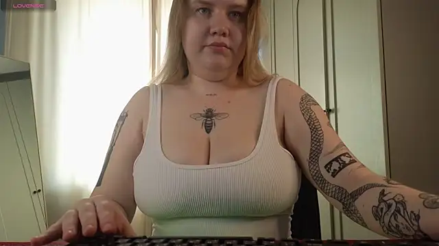 Snapshot of casey_robbinss chatting on 9, 6, 2026 casey robbinss online show from 9, 6, 2026