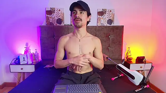Ethan Briggs  online show from 20, 7, 2026