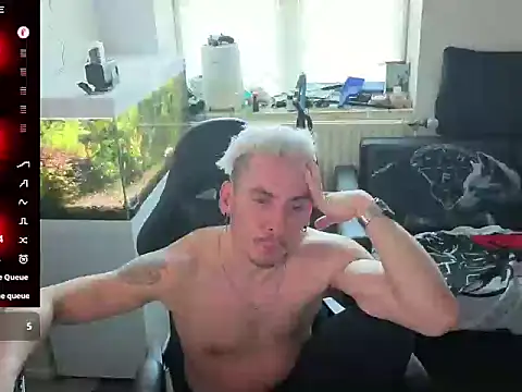 Snapshot of Rayzel_White chatting on 29, 4, 2026 Rayzel White online show from 29, 4, 2026