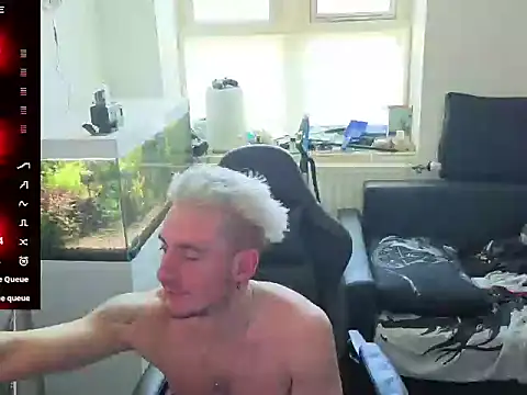 Snapshot of Rayzel_White chatting on 30, 4, 2026 Rayzel White online show from 30, 4, 2026