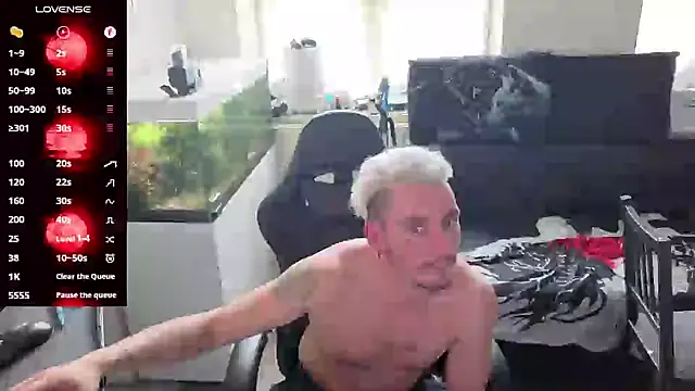 Snapshot of Rayzel_White chatting on 3, 5, 2026 Rayzel White online show from 3, 5, 2026