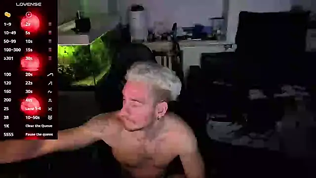 Snapshot of Rayzel_White chatting on 3, 5, 2026 Rayzel White online show from 3, 5, 2026