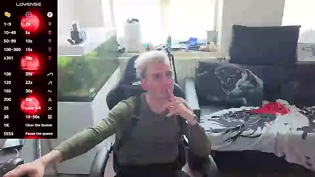 Snapshot of Rayzel_White chatting on 6, 5, 2026 Rayzel White online show from 6, 5, 2026