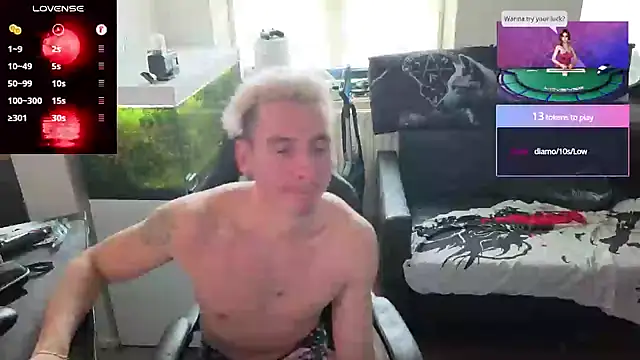 Snapshot of Rayzel_White chatting on 11, 5, 2026 Rayzel White online show from 11, 5, 2026