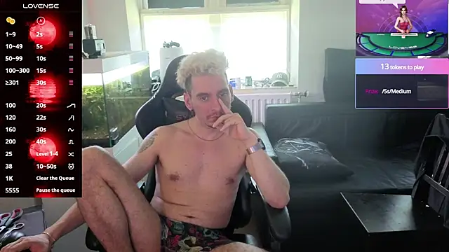 Snapshot of Rayzel_White chatting on 22, 6, 2026 Rayzel White online show from 22, 6, 2026