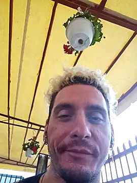 Snapshot of Rayzel_White chatting on 22, 7, 2026 Rayzel White online show from 22, 7, 2026