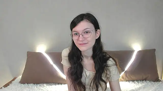 ThoraMarola online show from 15, 4, 2026