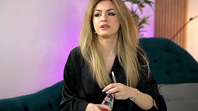 NayaQuinn online show from 20, 2, 2026