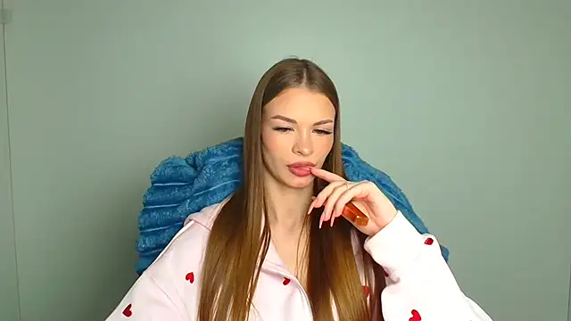 Lina Loveuu online show from 18, 4, 2026