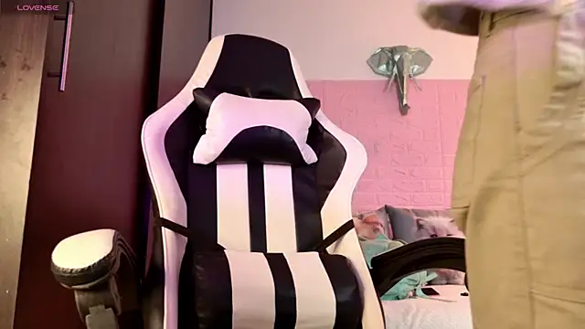 Dulce Stormy online show from 10, 2, 2026