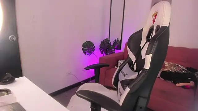 Xiomara as online show from 25, 2, 2026