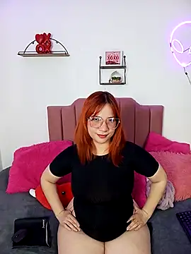 Nina curves online show from 6, 3, 2026