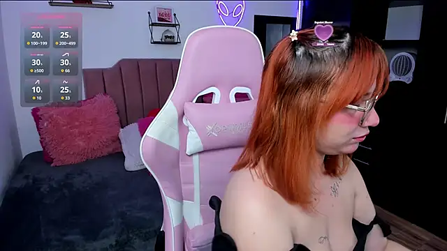 Nina curves online show from 13, 3, 2026