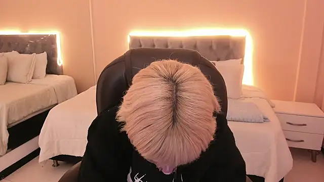 Bela Craxkerr online show from 6, 4, 2026