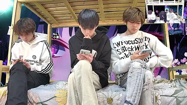 xiaohuangren01 online show from 11, 3, 2026