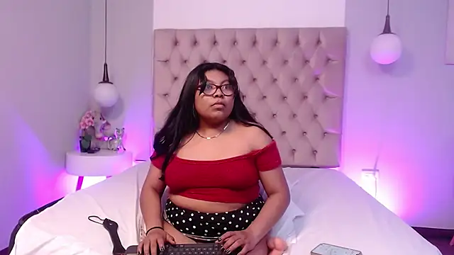 Kiri Black  online show from 3, 2, 2026