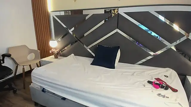 Ambarross  online show from 8, 4, 2026