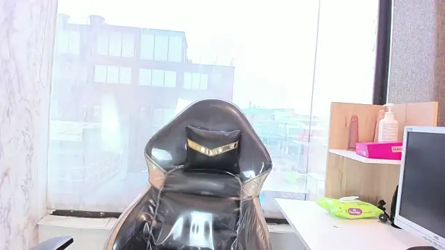 VanessaDoofenshmirtz online show from 25, 4, 2026