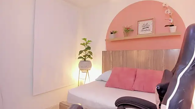 ivette swan online show from 21, 4, 2026