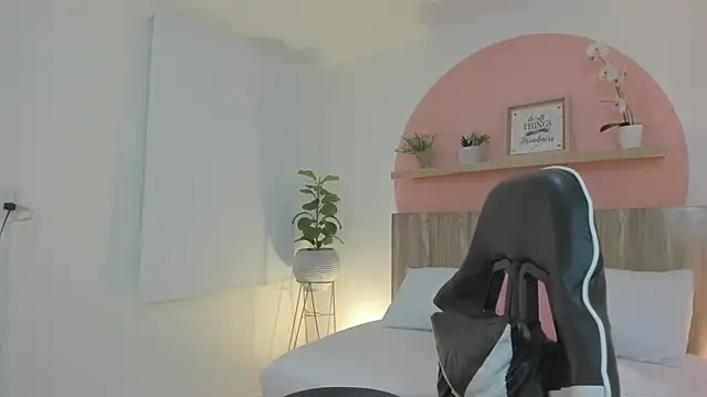 Snapshot of ivette_swan chatting on 9, 5, 2026 ivette swan online show from 9, 5, 2026