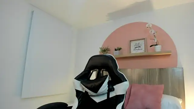Snapshot of ivette_swan chatting on 25, 5, 2026 ivette swan online show from 25, 5, 2026