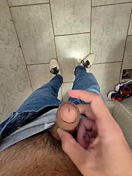 Snapshot of vali23 chatting on 9, 4, 2026 vali23 online show from 9, 4, 2026