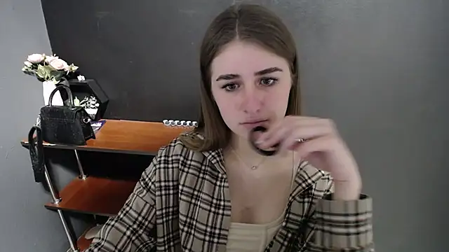 Sunny siren online show from 23, 4, 2026