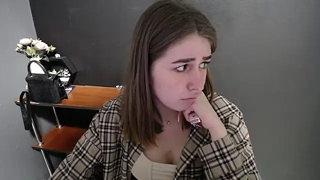 Sunny siren online show from 23, 4, 2026