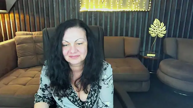 IrissMoon online show from 25, 4, 2026