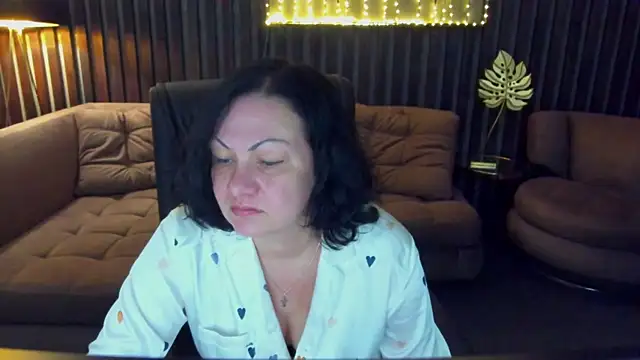 IrissMoon online show from 7, 6, 2026