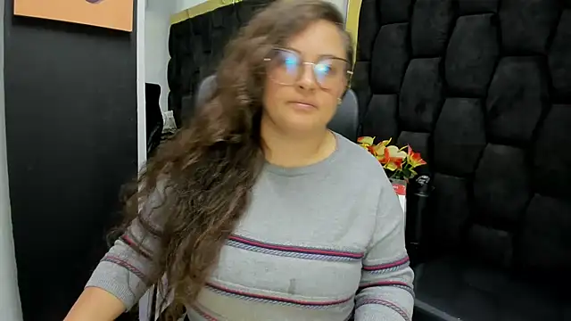 Sarah Boobs  online show from 3, 6, 2026