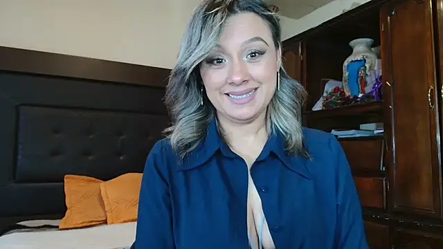 Snapshot of aitanalove_ chatting on 7, 5, 2026 aitanalove online show from 7, 5, 2026