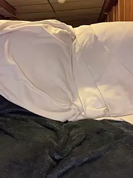 Snapshot of givemeabreak34 chatting on 15, 5, 2026 givemeabreak34 online show from 15, 5, 2026