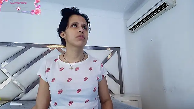 Snapshot of mitzukywinteer chatting on 4, 3, 2026 mitzukywinteer online show from 4, 3, 2026