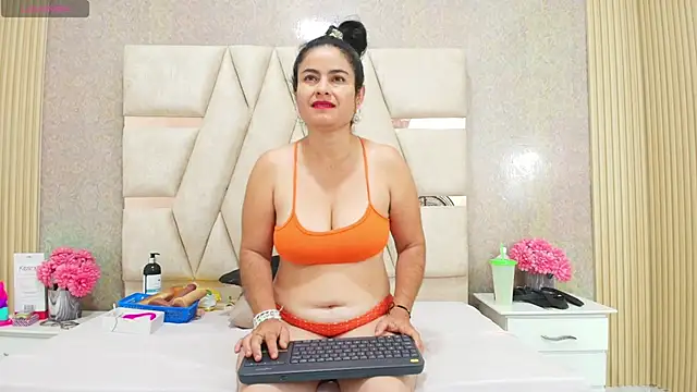 CrystallGomes online show from 25, 4, 2026