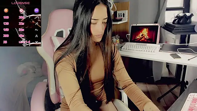 Snapshot of VictoriaHoneyy chatting on 7, 4, 2026 VictoriaHoneyy online show from 7, 4, 2026