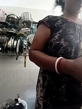 Hot-Tinaa online show from 24, 4, 2026