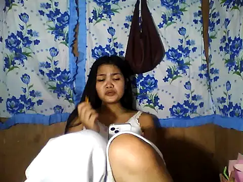 Snapshot of PinaySkinnyJust18 chatting on 13, 5, 2026 PinaySkinnyJust18 online show from 13, 5, 2026