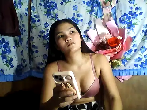 Snapshot of PinaySkinnyJust18 chatting on 27, 5, 2026 PinaySkinnyJust18 online show from 27, 5, 2026