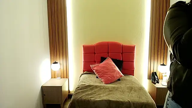 IvonneRoss  online show from 12, 2, 2026