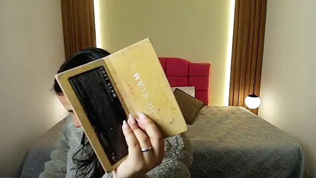 IvonneRoss  online show from 21, 4, 2026