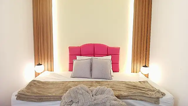 IvonneRoss  online show from 22, 4, 2026