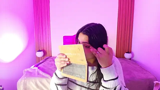 IvonneRoss  online show from 9, 6, 2026