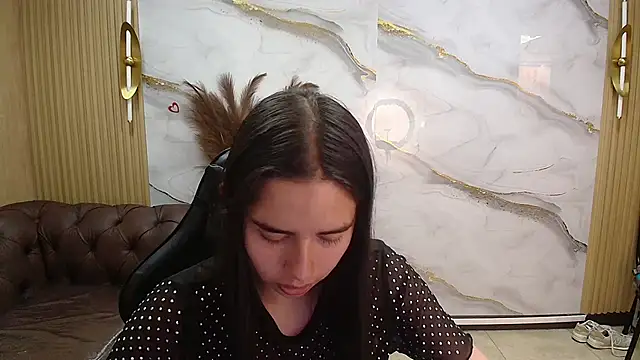 Qetsyah tf online show from 18, 4, 2026