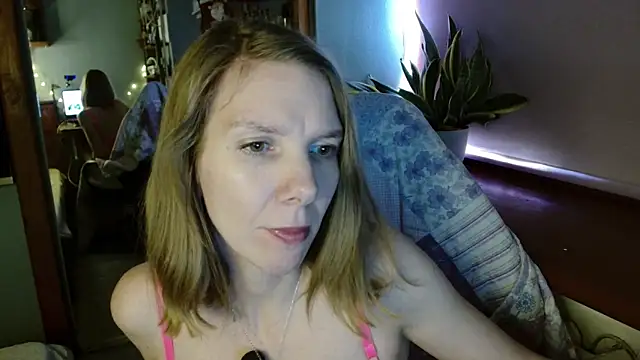 Daisy Lovely online show from 24, 4, 2026