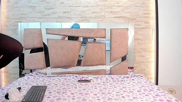 kendall grace online show from 22, 4, 2026