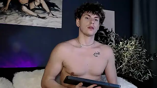 Snapshot of TylerGibson chatting on 31, 7, 2026 TylerGibson online show from 31, 7, 2026